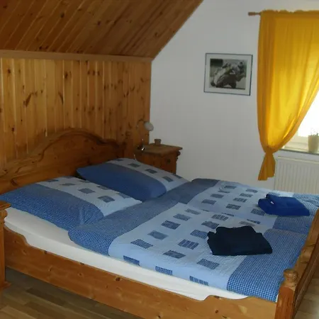 Gastezimmer Zur Fuchsrohre Am Nurburgring Adenau